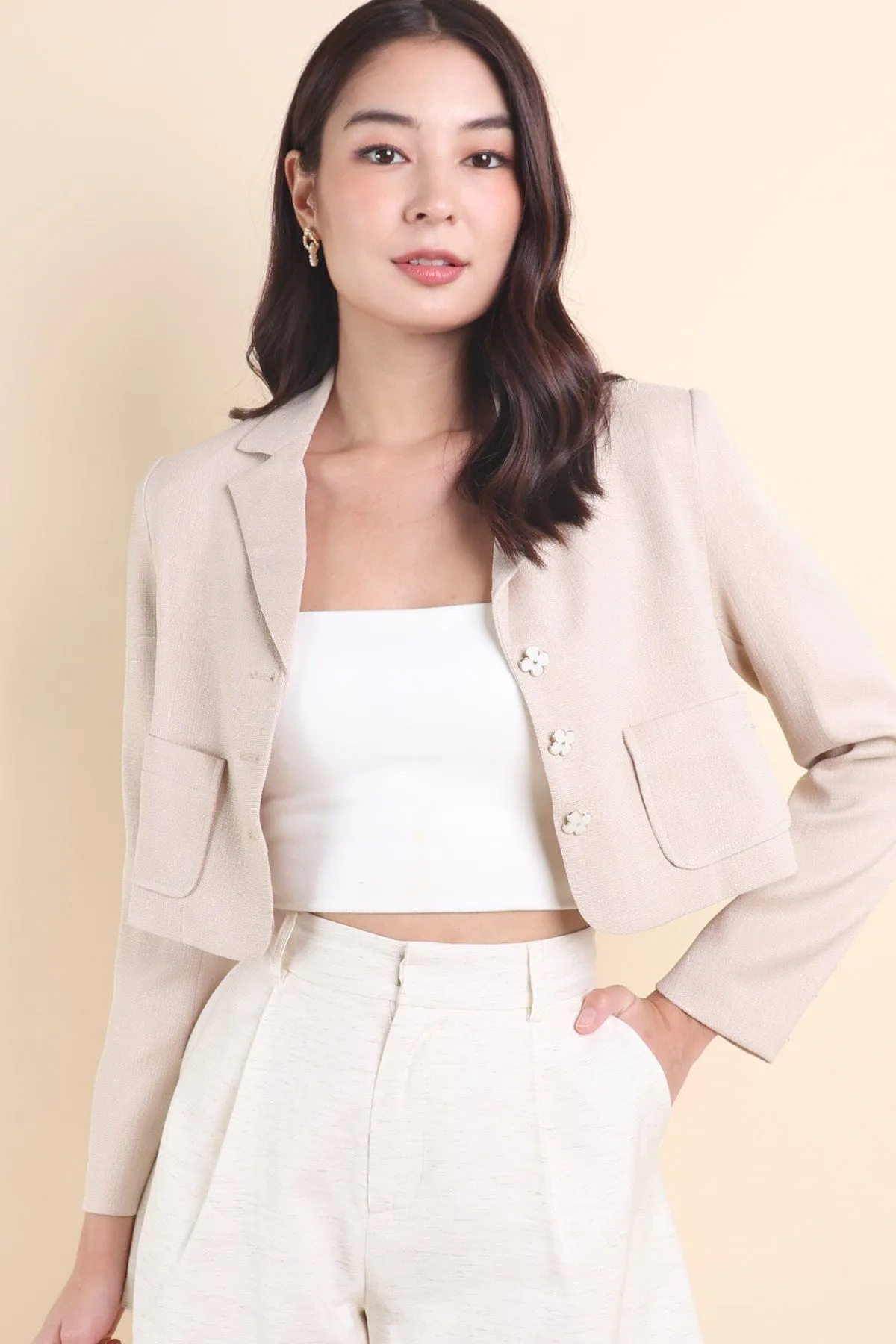 CARINNE CROPPED BLAZER IN ECRU