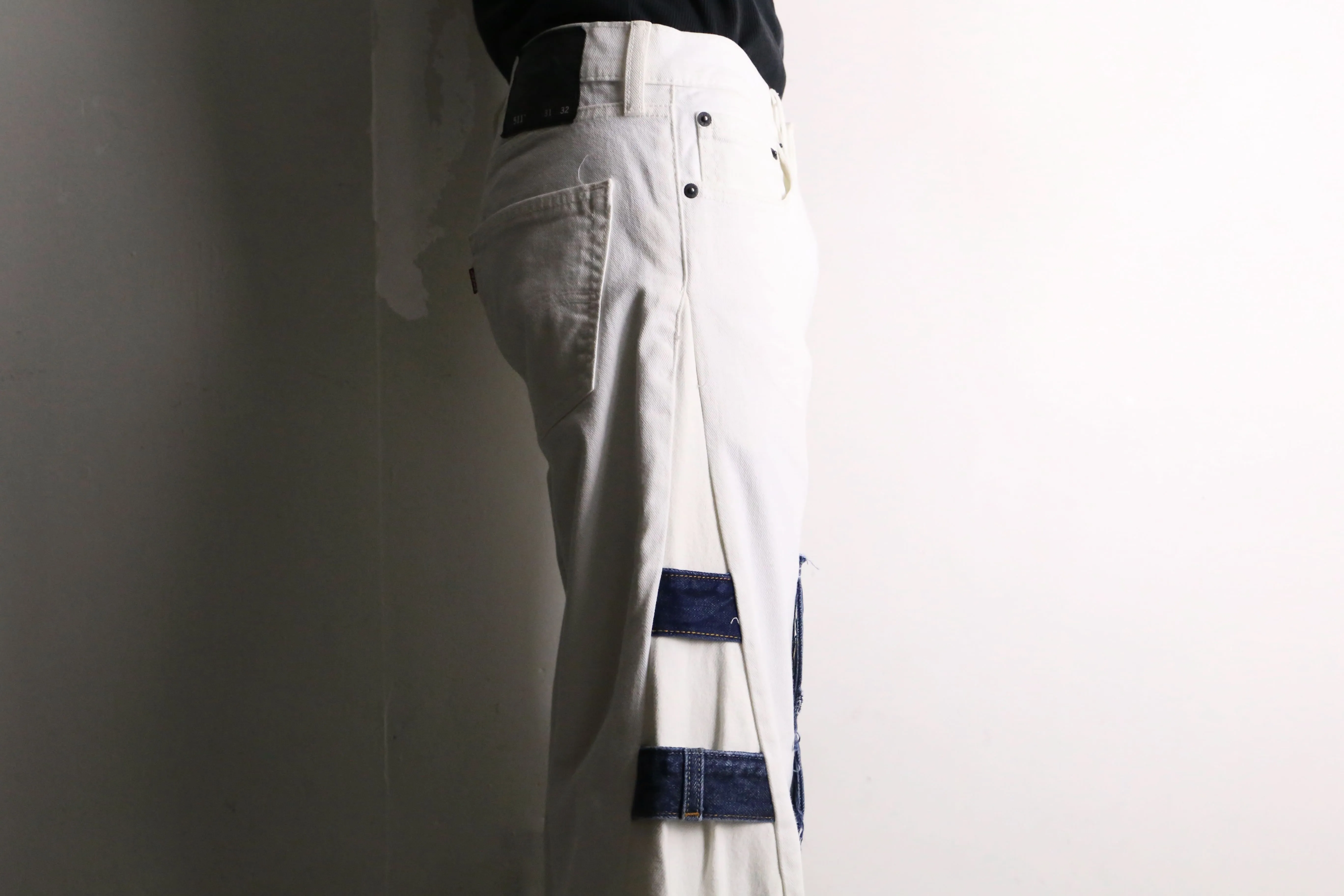 remake "再構築" gimmick flare white ×blue denim pants