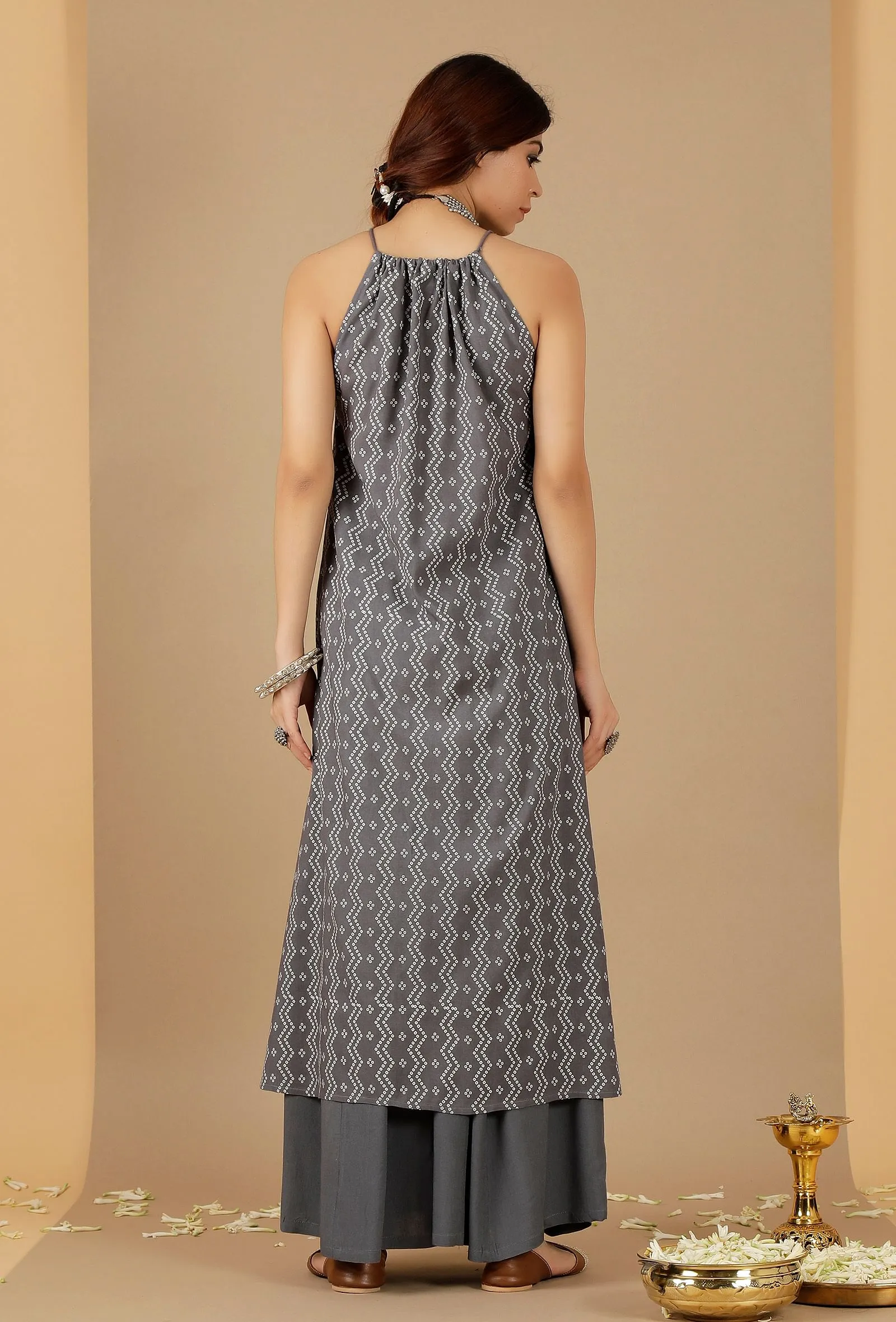 Set Of 2: Grey Bandhani Halter Neck Kurta & Flared Pants